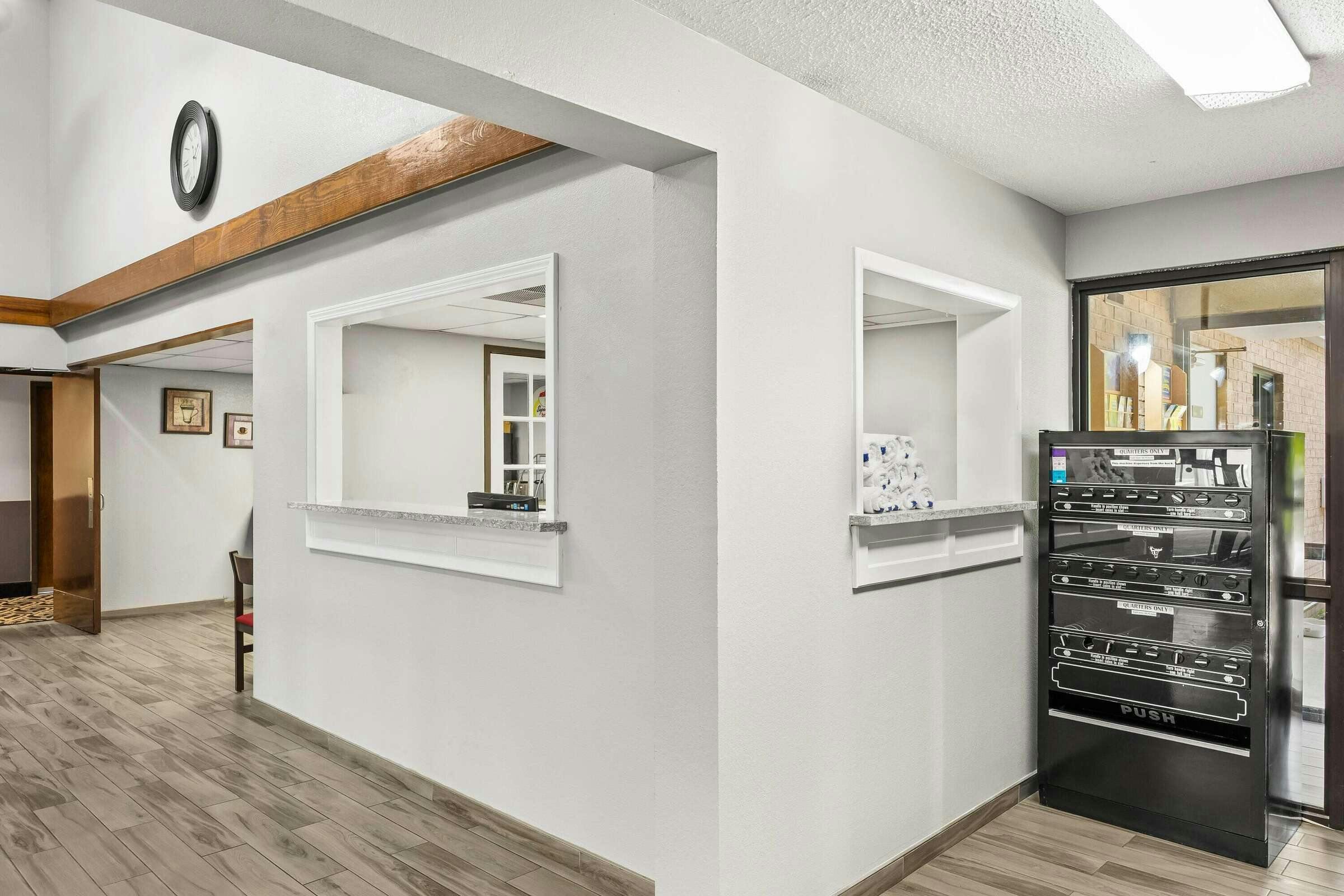 Hotel Super 8 by Wyndham Harrison AR photo 5