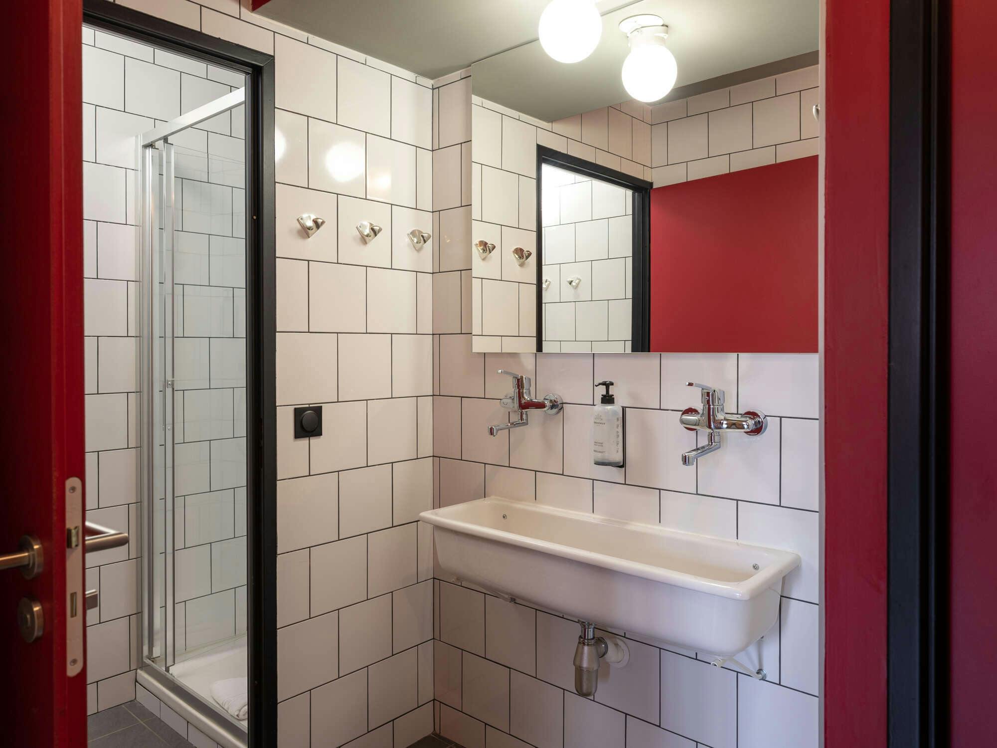 Hotel Eklo Hotels Nantes Centre - Île de Nantes photo 3