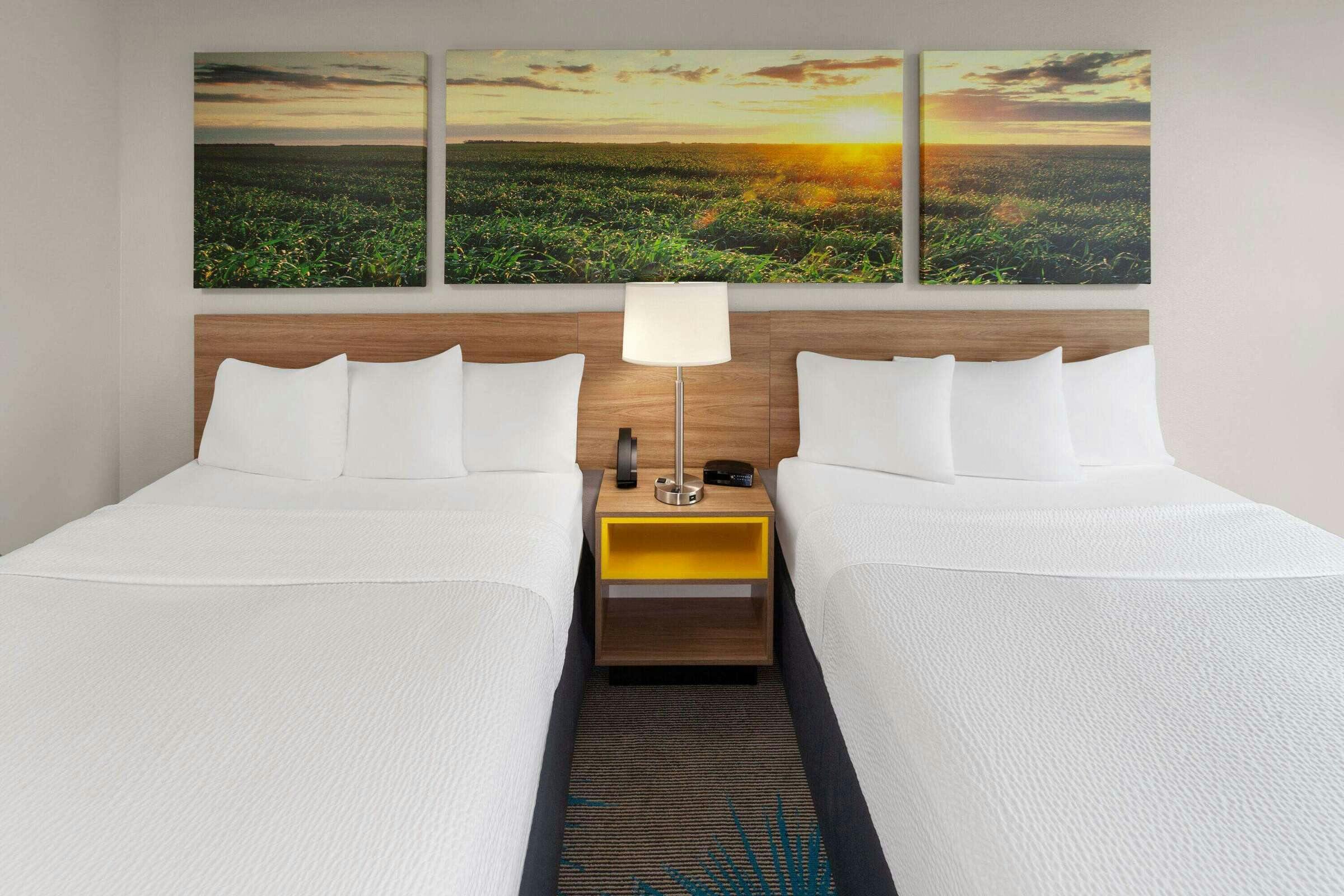 Days Inn & Suites by Wyndham Morris/I-80