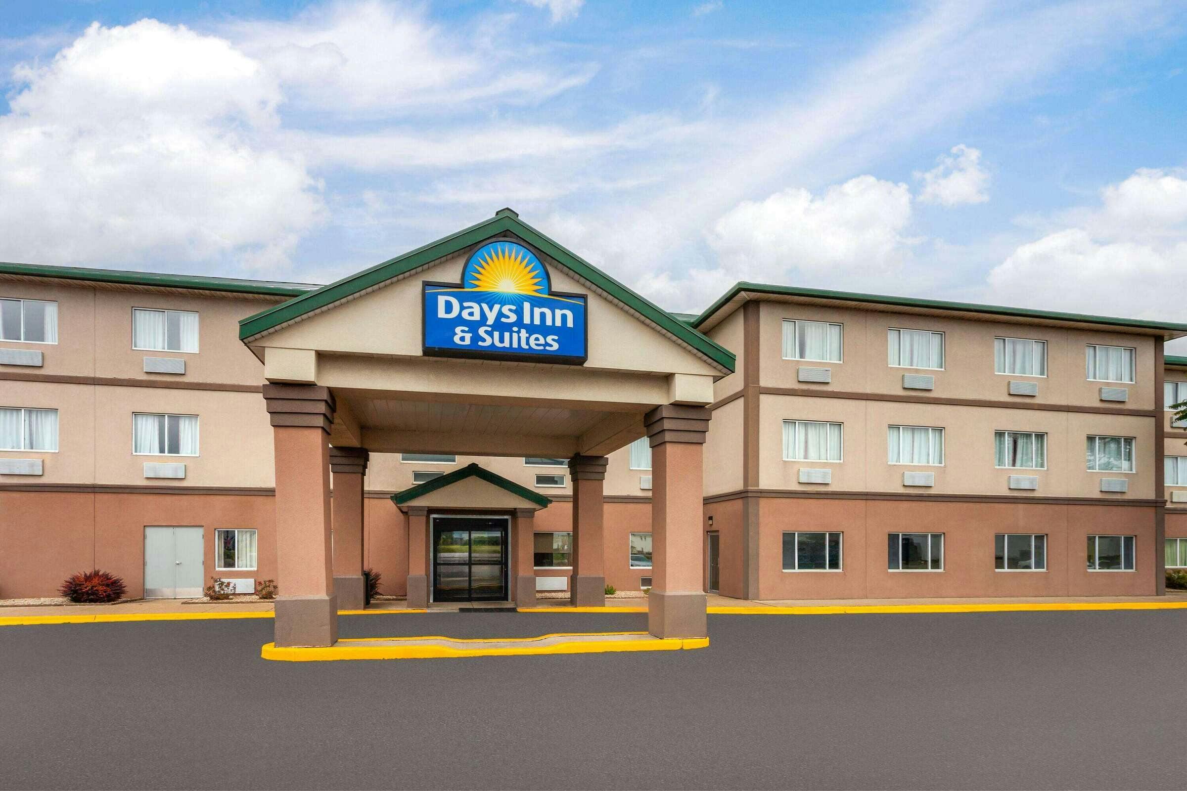 Hotel Days Inn & Suites by Wyndham Morris/I-80 photo 1