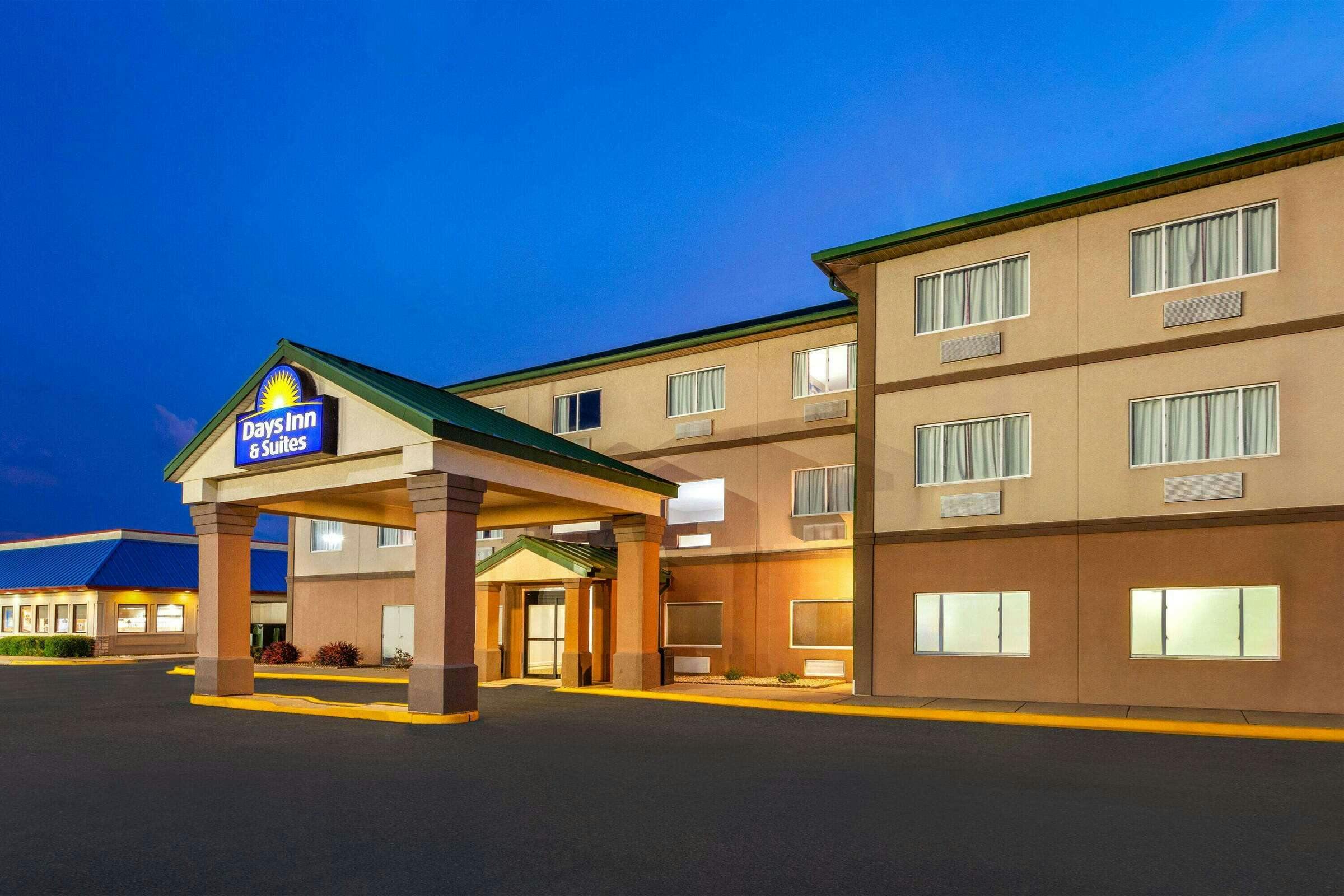 Hotel Days Inn & Suites by Wyndham Morris/I-80 photo 3