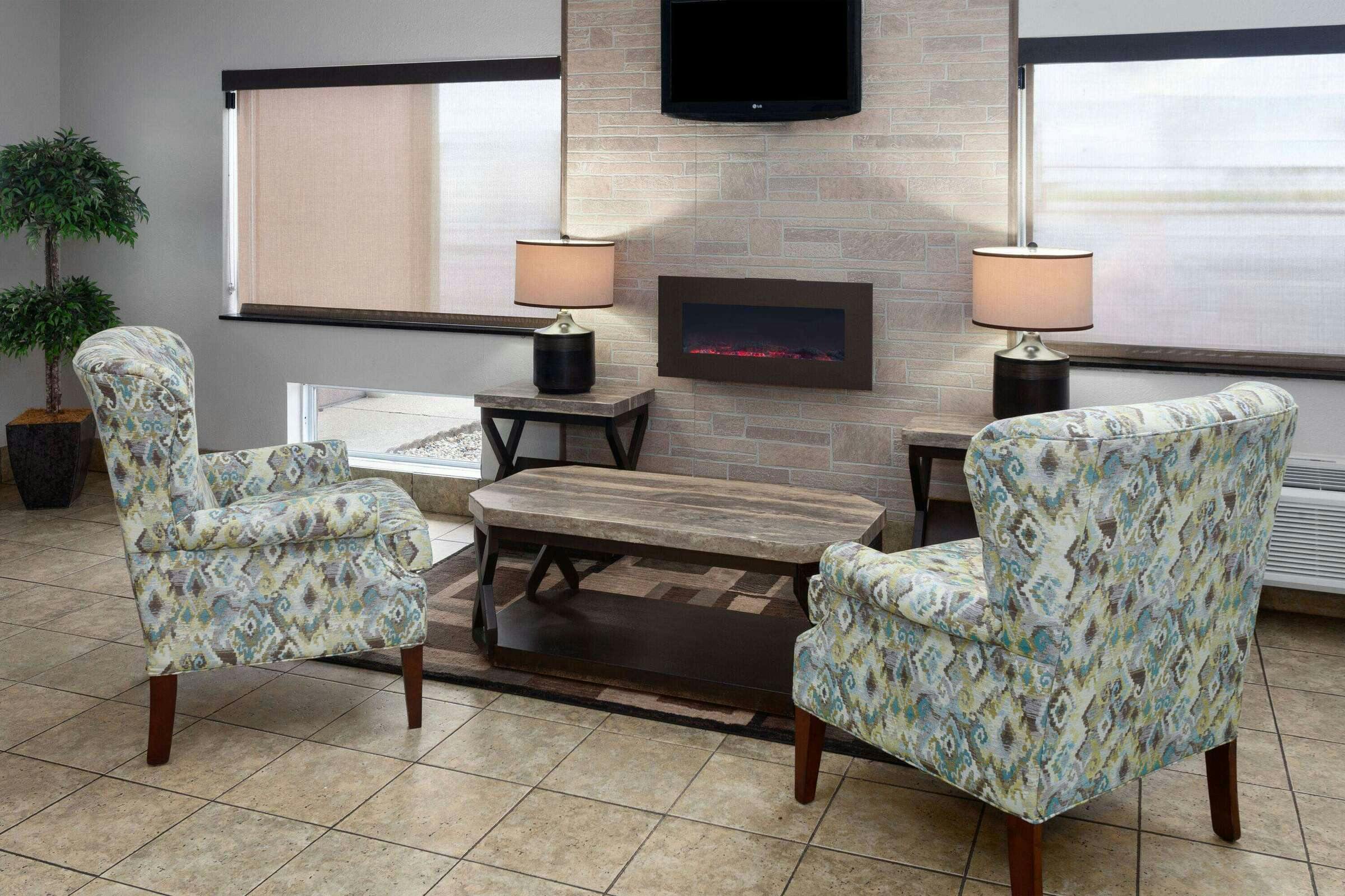 Hotel Days Inn & Suites by Wyndham Morris/I-80 photo 5