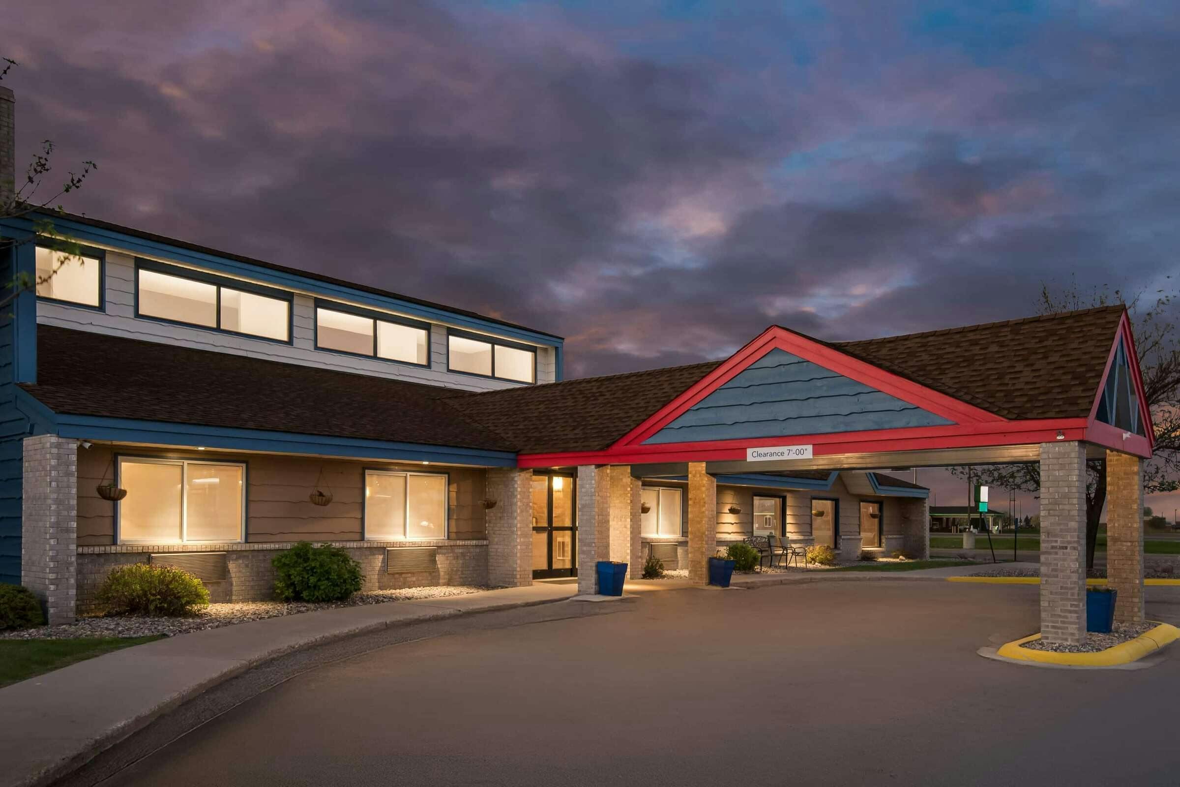 Hotel AmericInn Crookston U of M Crk photo 1