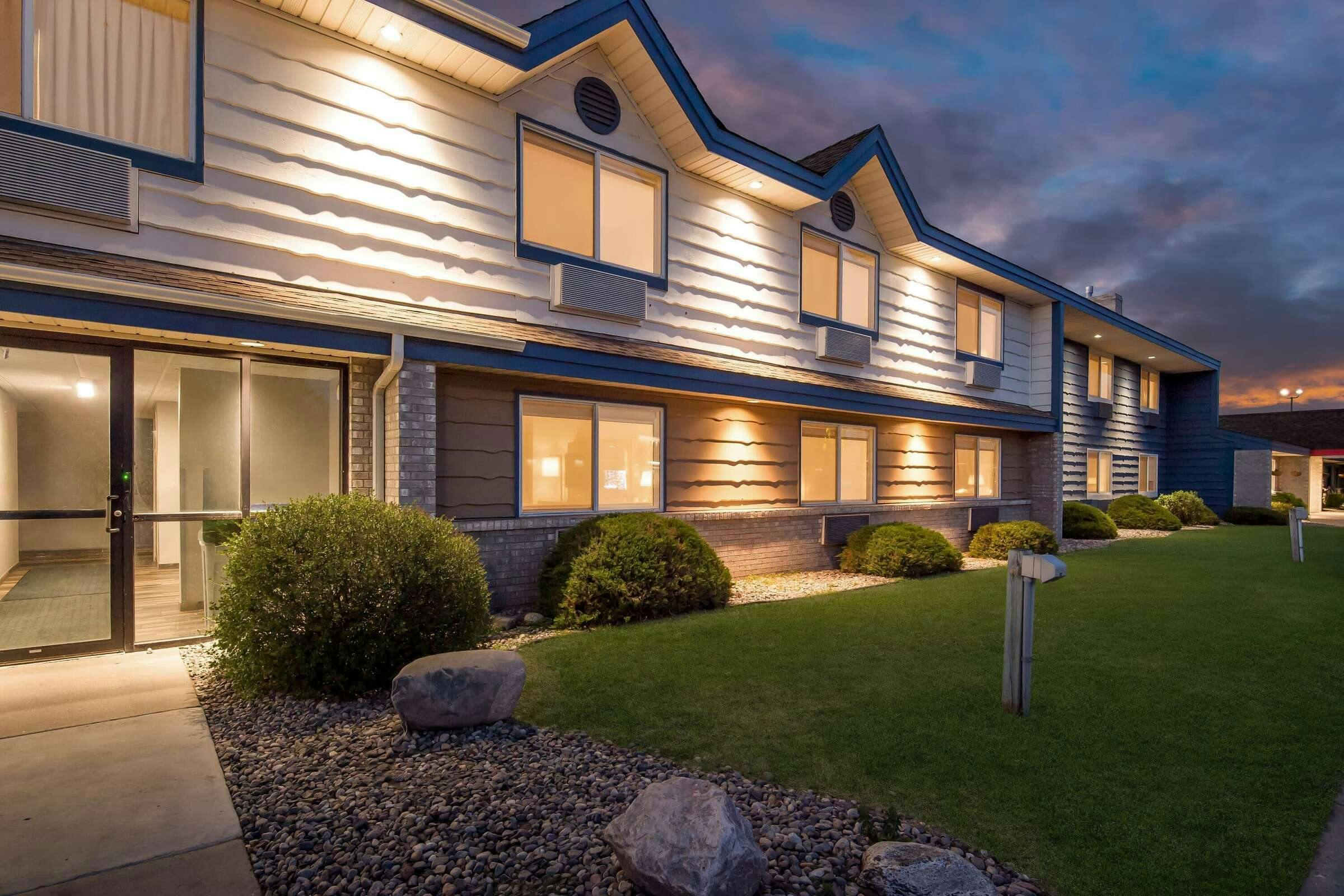 Hotel AmericInn Crookston U of M Crk photo 3