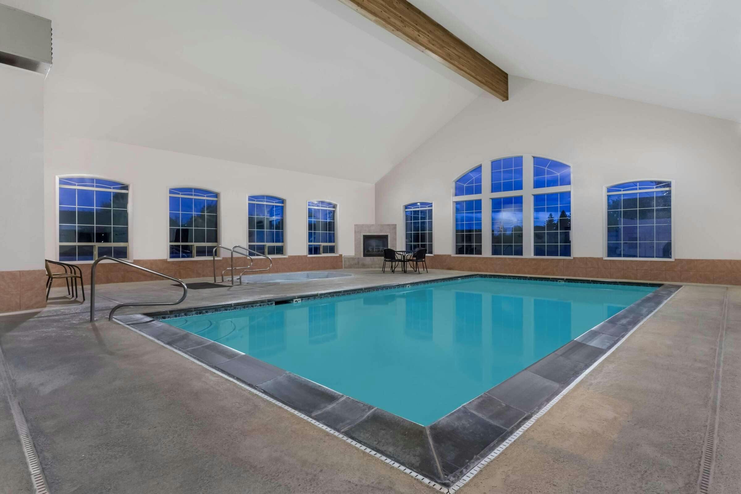 Hotel Super 8 by Wyndham Rexburg photo 2