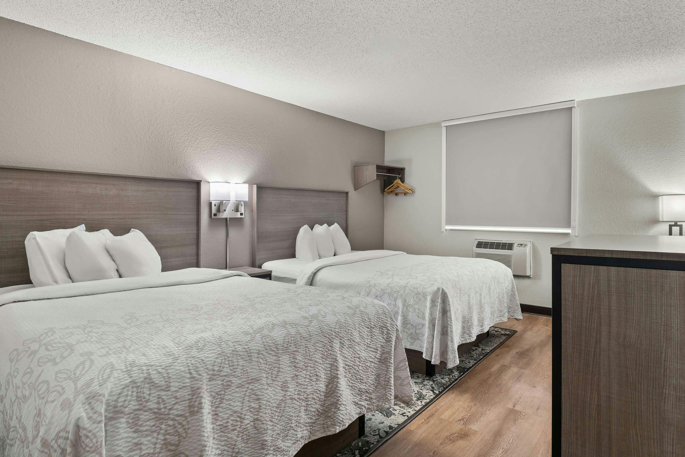 Hotel Red Roof Plus+ Belleville photo 1