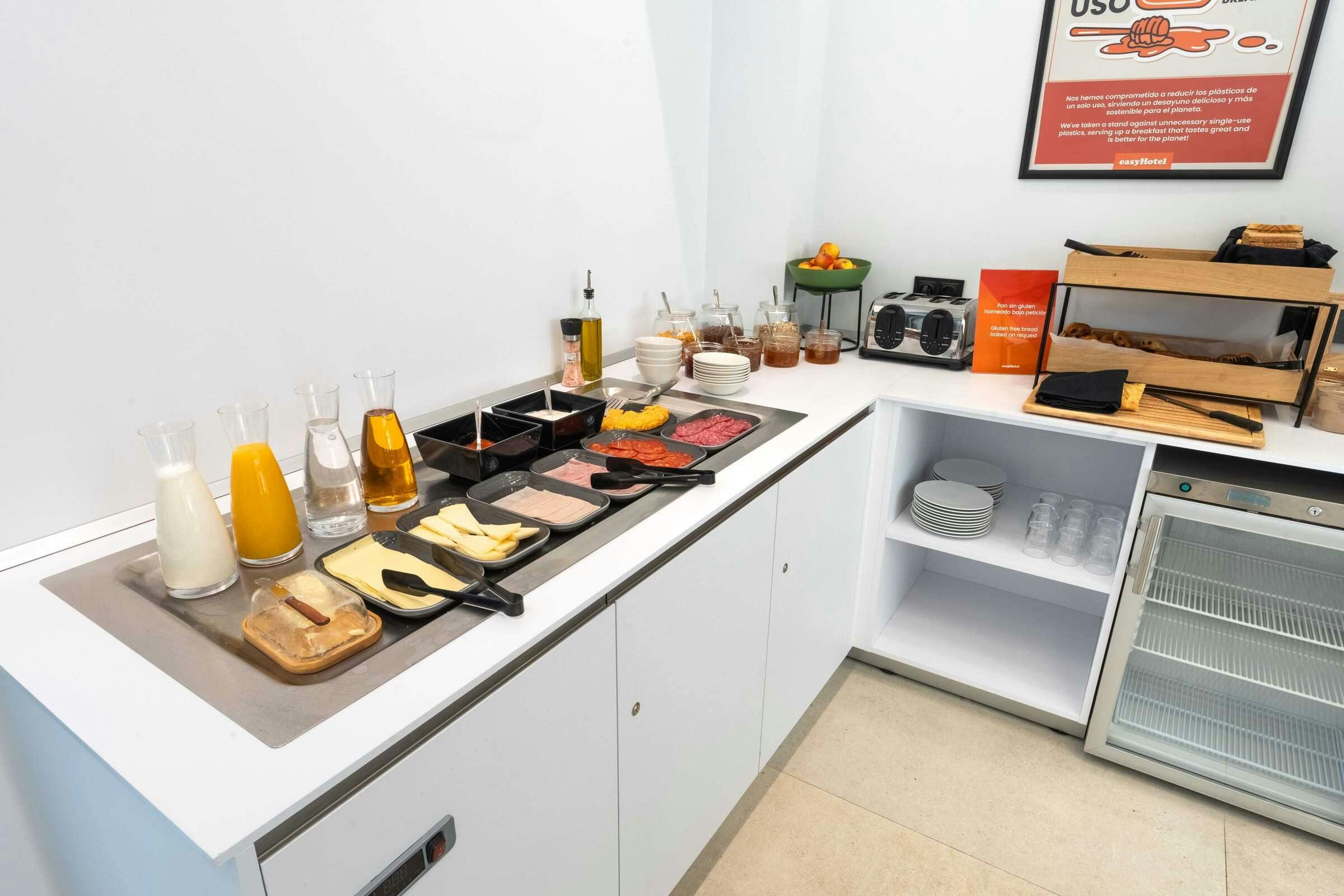 Hotel easyHotel Madrid Alcala photo 3