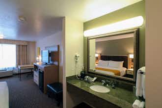 Hotel Oxford Suites Spokane Valley photo 1