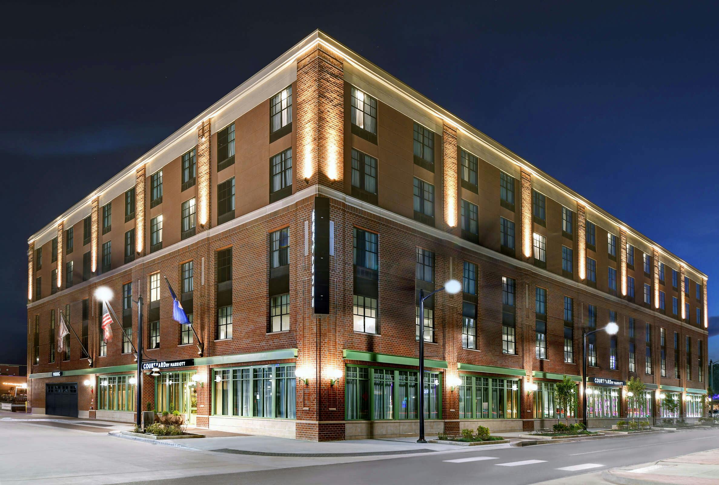 Hotel Courtyard Manhattan Aggieville photo 3