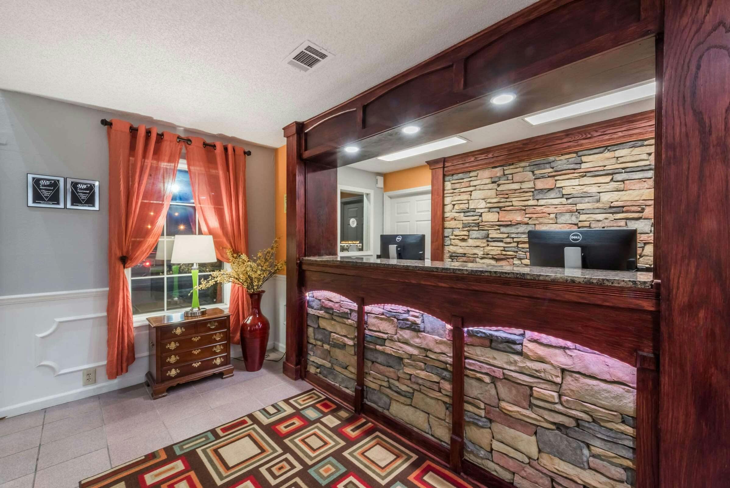 Hotel Super 8 by Wyndham Alexander City photo 3