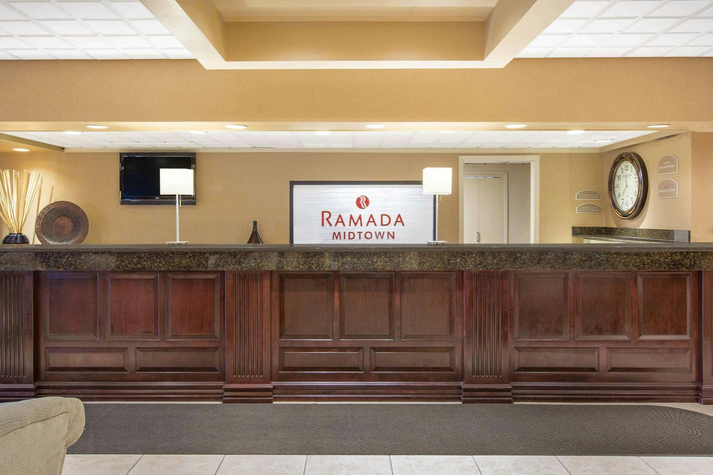 Hotel Ramada by Wyndham Midtown Grand Island photo 2