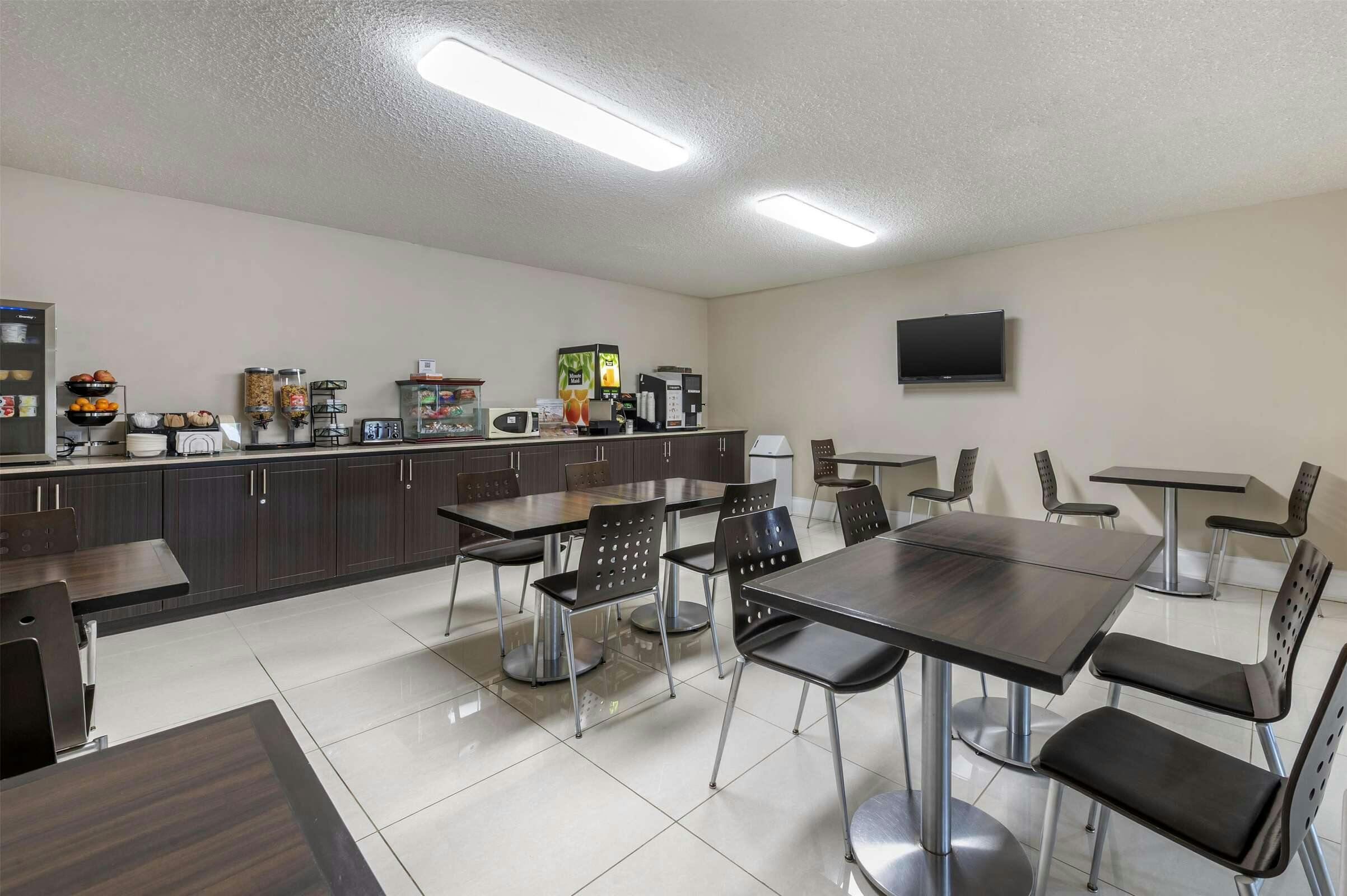 Hotel Sure Stay Hotel By Best Western Kemptville photo 5