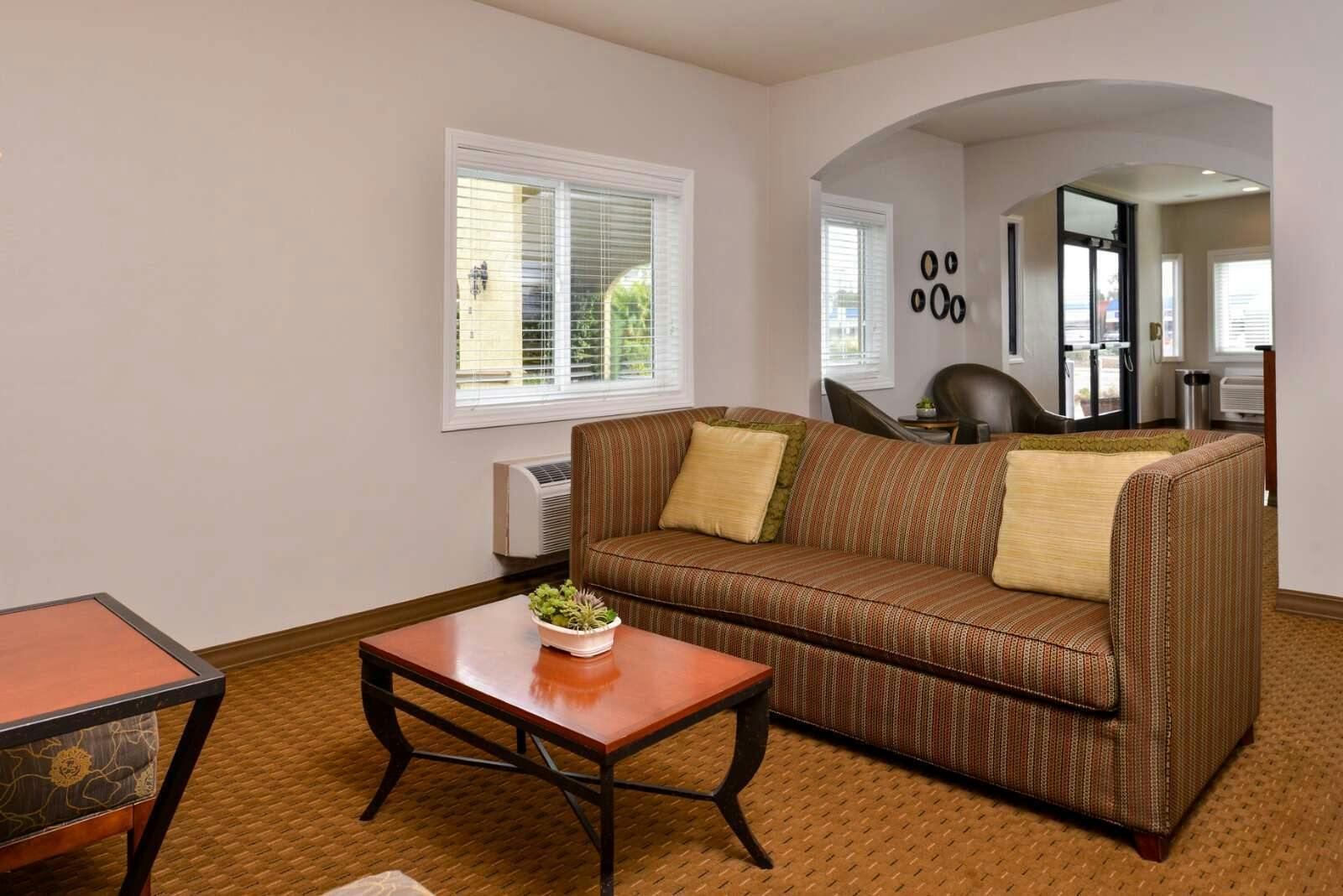 Hotel Pleasant Inn photo 1