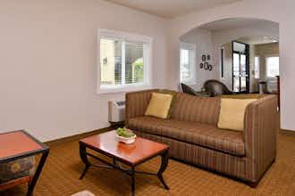 Hotel Pleasant Inn photo 1