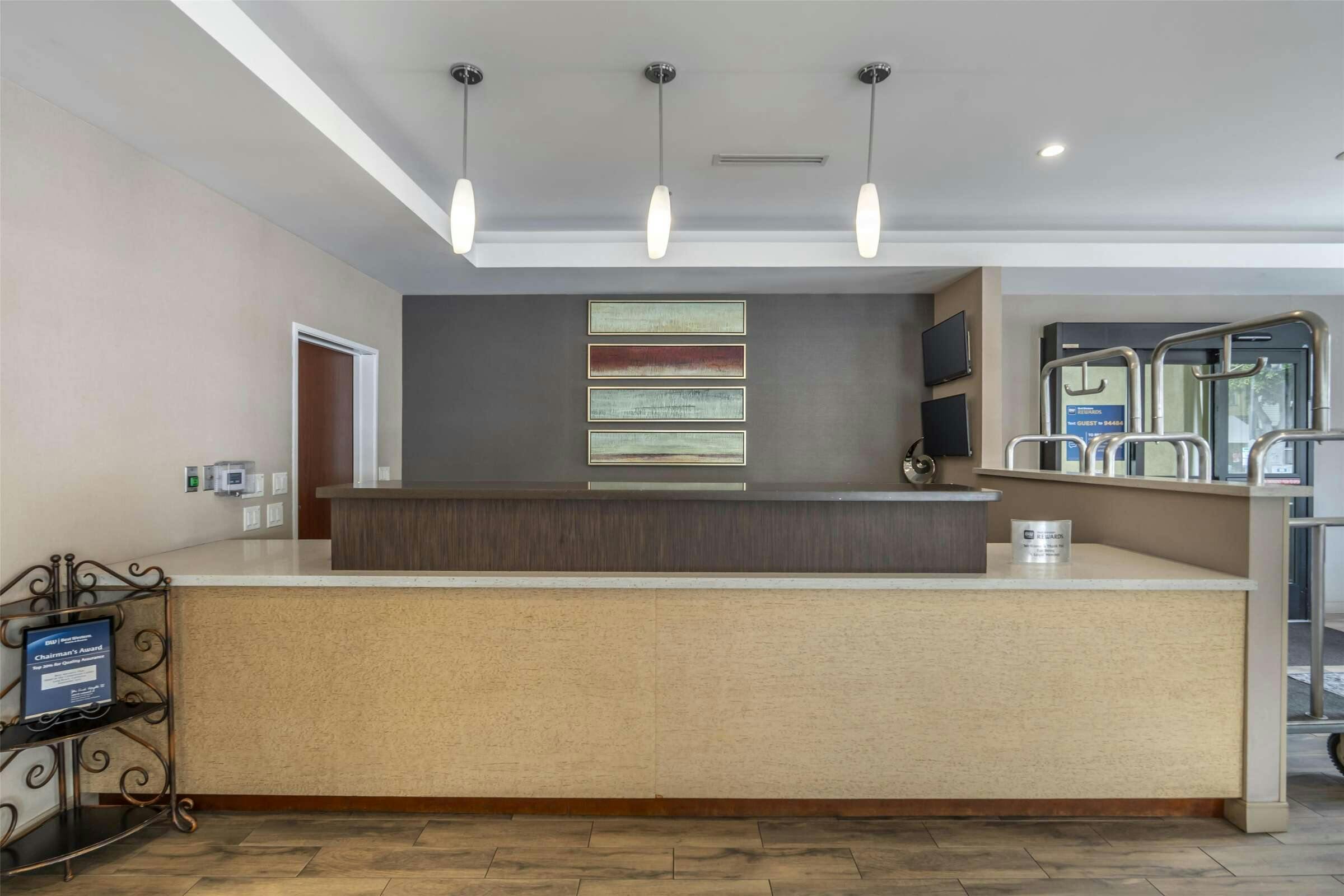 Hotel Best Western Plus Hotel At The Convention Center photo 1