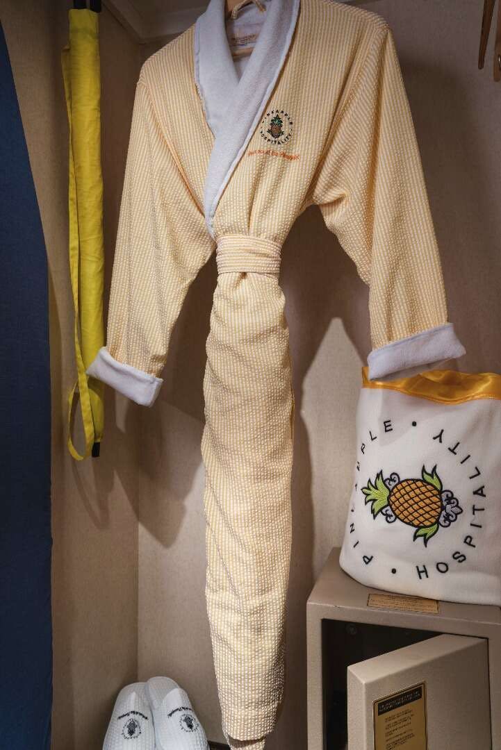 Hotel Staypineapple at University Inn photo 2