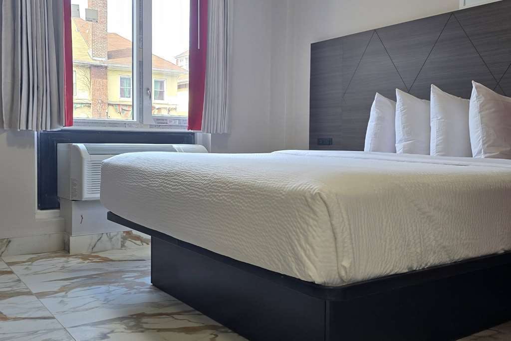 Hotel Ramada by Wyndham Brooklyn Empire Blvd photo 2