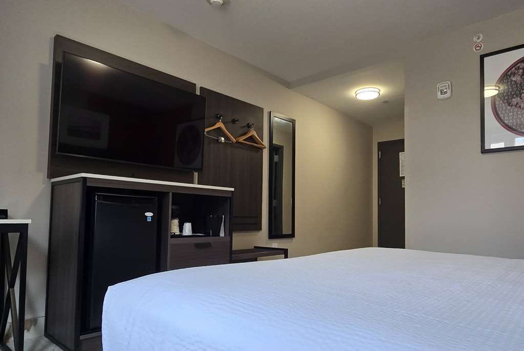 Hotel Ramada by Wyndham Brooklyn Empire Blvd photo 5