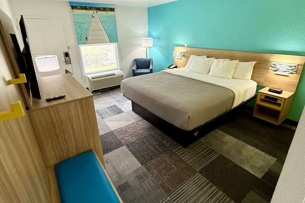 Days Inn by Wyndham Eglin AFB