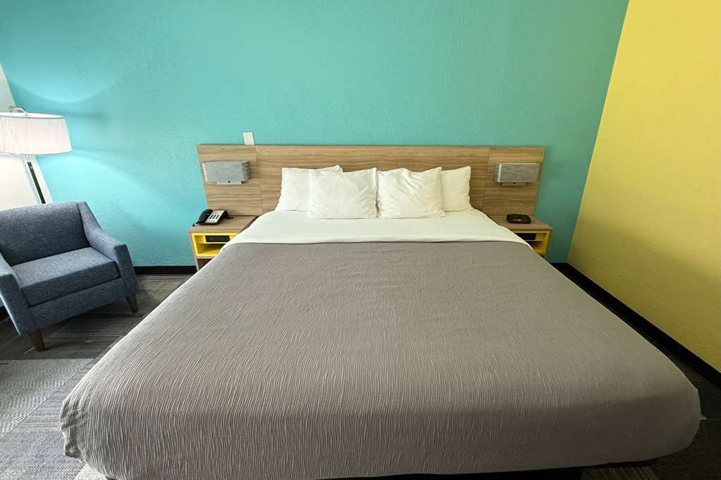 Hotel Days Inn by Wyndham Eglin AFB photo 3