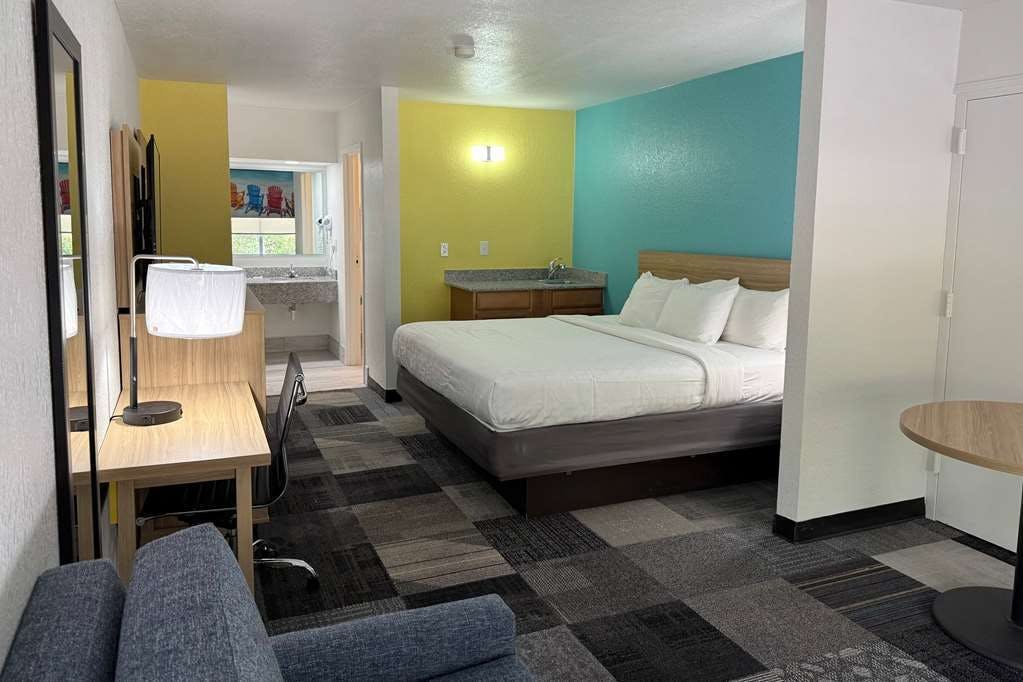 Hotel Days Inn by Wyndham Eglin AFB photo 4