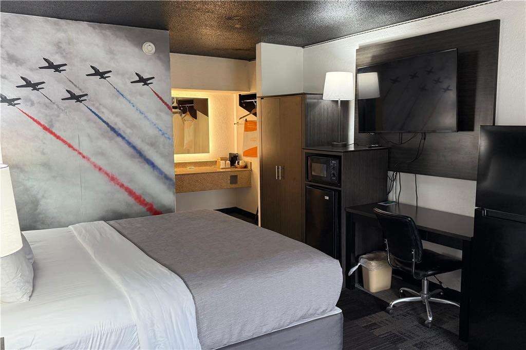 Hotel Eglin Extended Stay Hotel, a Howard Johnson by Wyndham photo 3