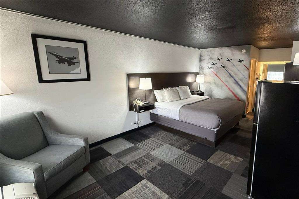 Hotel Eglin Extended Stay Hotel, a Howard Johnson by Wyndham photo 1