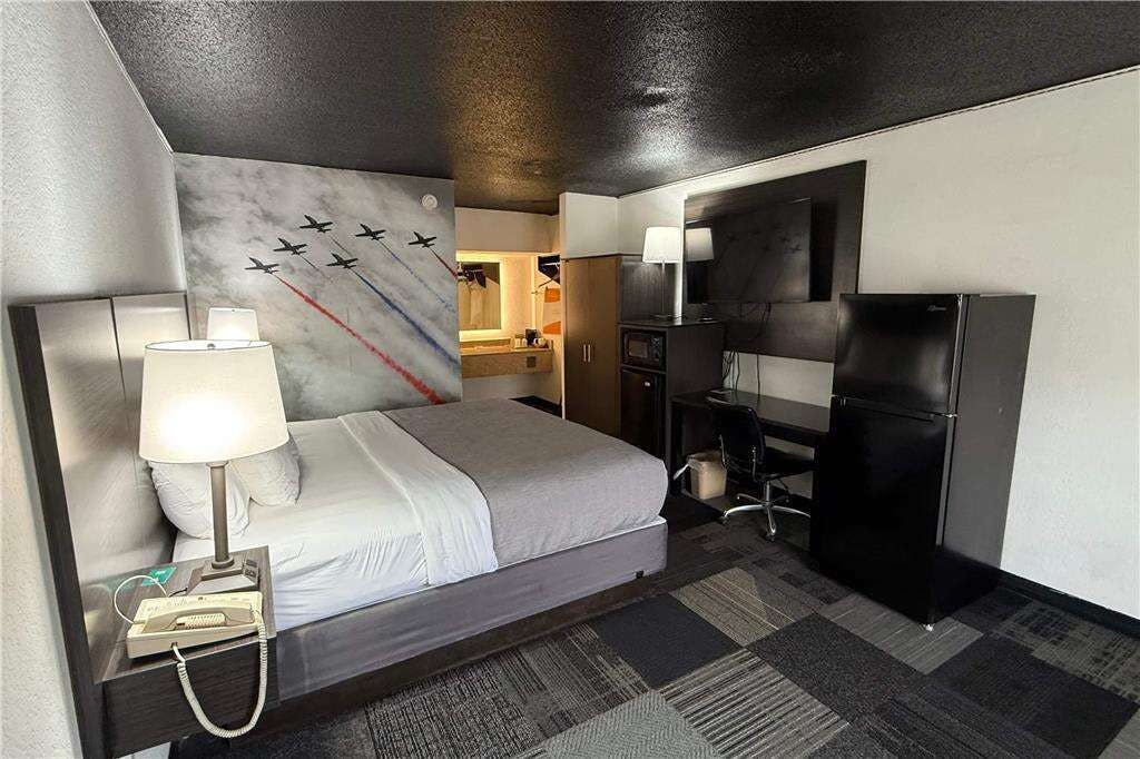 Hotel Eglin Extended Stay Hotel, a Howard Johnson by Wyndham photo 2