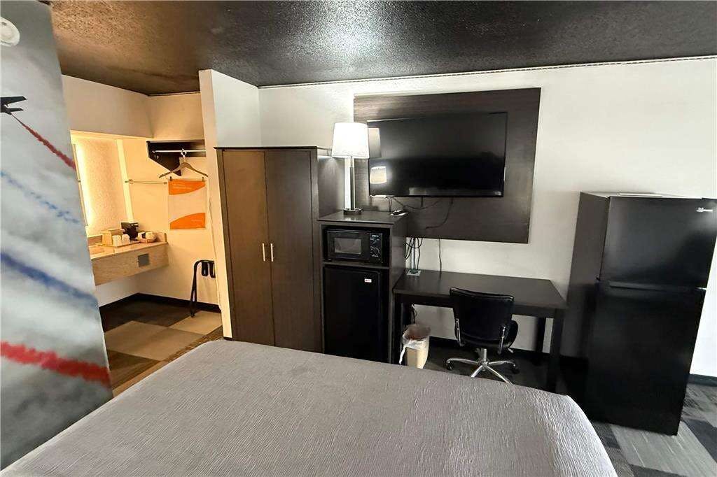 Hotel Eglin Extended Stay Hotel, a Howard Johnson by Wyndham photo 4