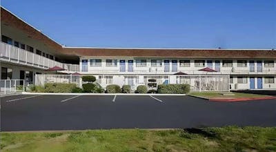 Super 8 by Wyndham Turlock