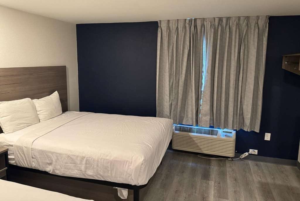 Hotel Baymont Dickinson photo 1