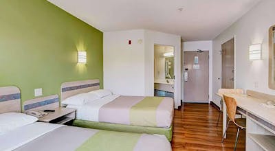 Super 8 by Wyndham Aurora East