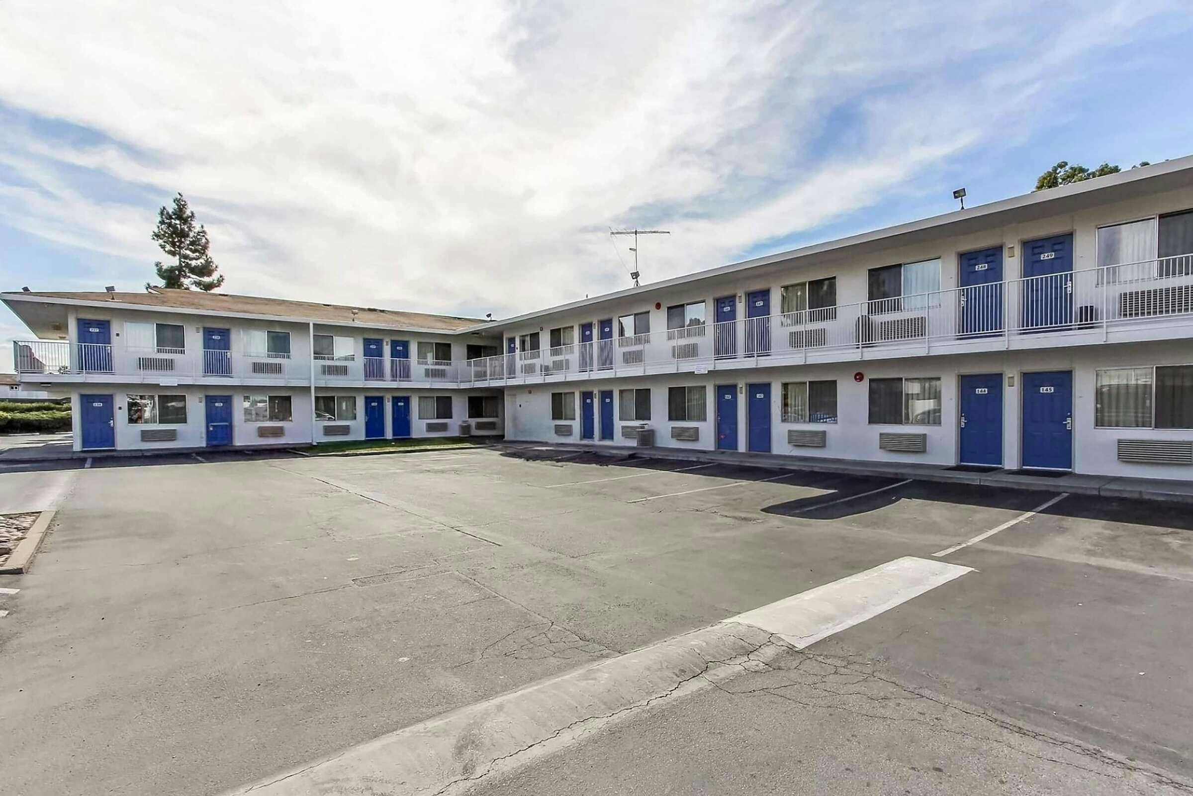 Super 8 by Wyndham Santa Clara