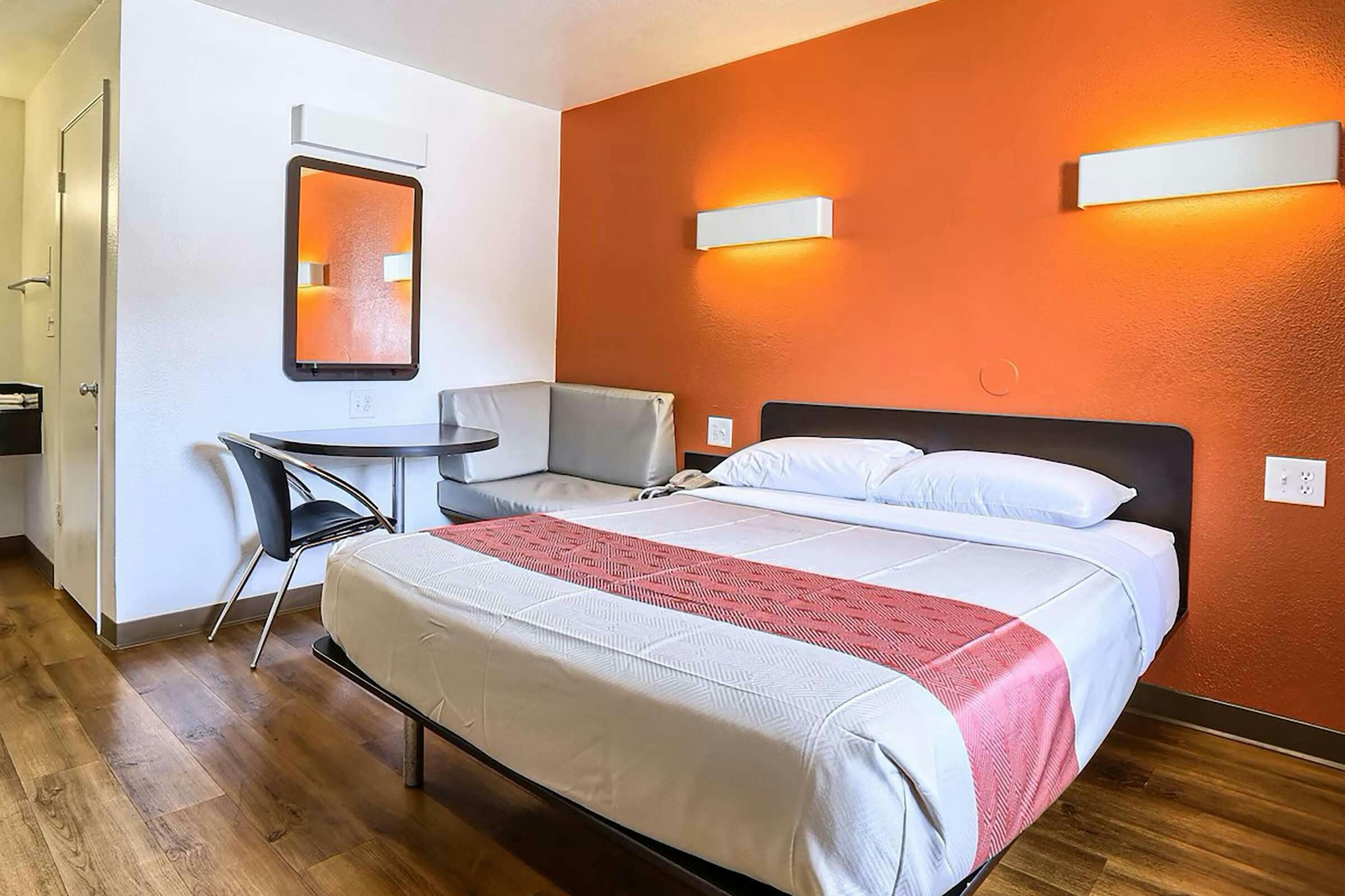 Hotel Super 8 by Wyndham Walnut Creek photo 2