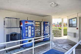 Hotel Super 8 Walnut Creek photo 3