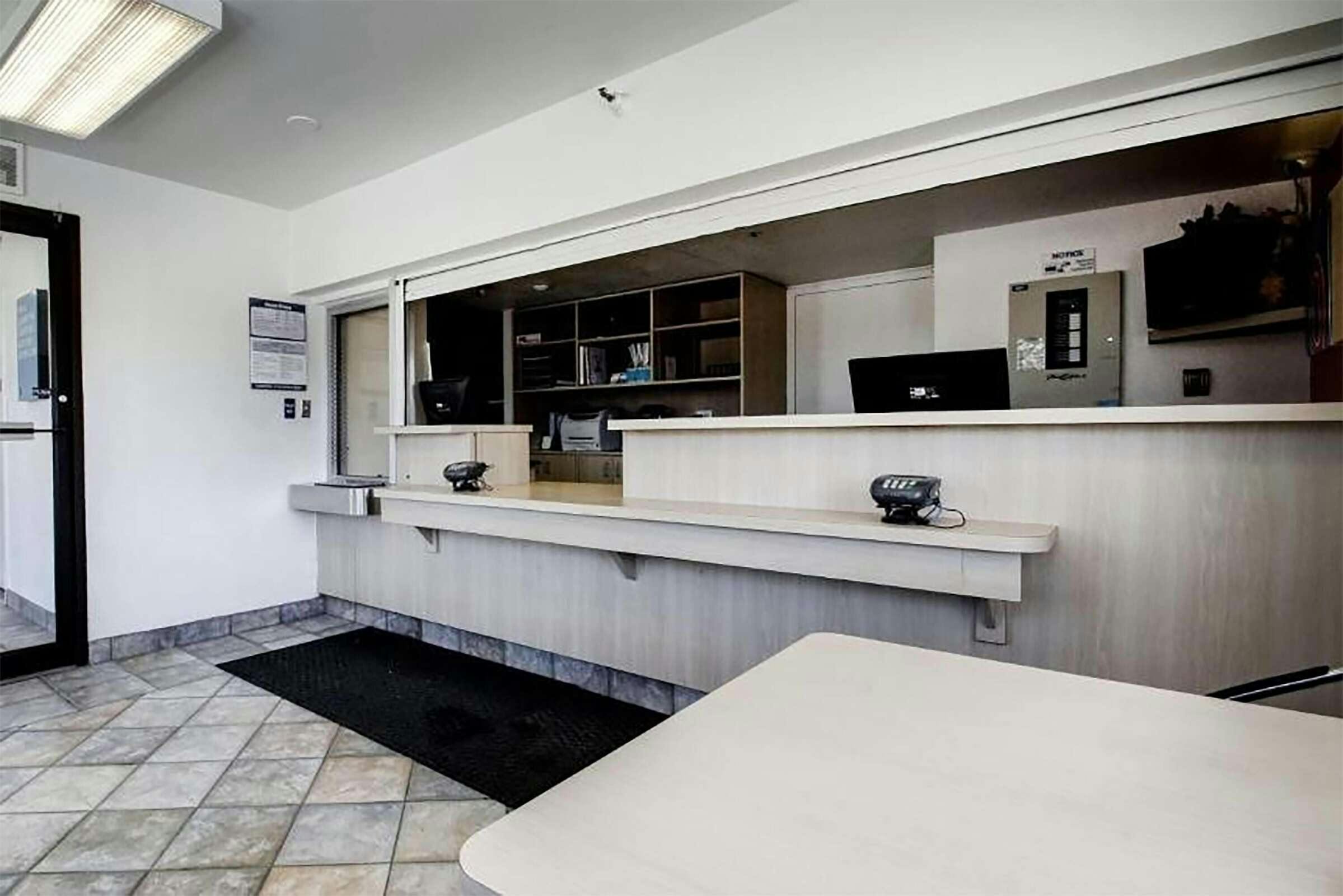 Hotel Super 8 by Wyndham Woods Cross/Salt Lake City North photo 3