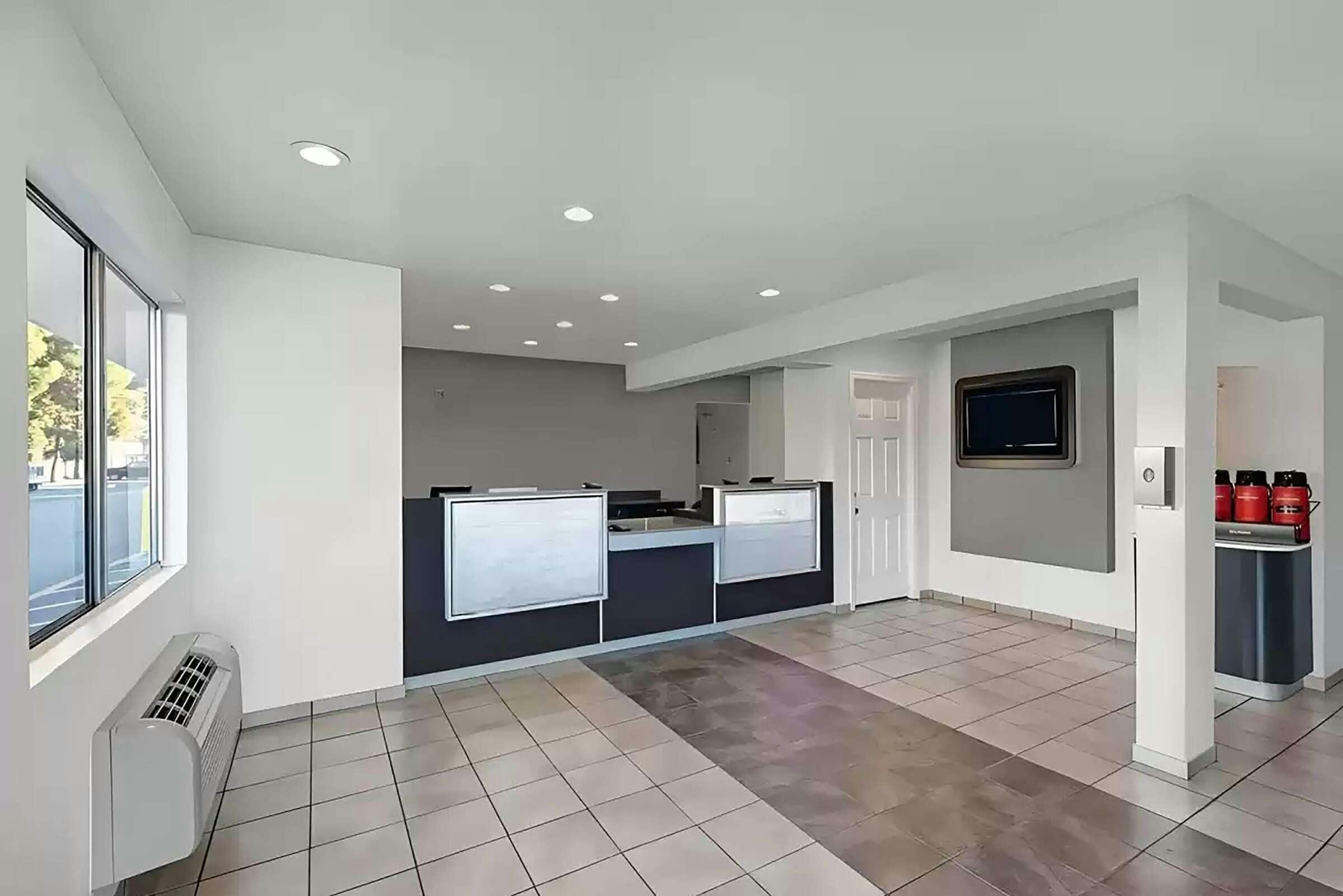 Hotel Super 8 by Wyndham San Jose photo 1