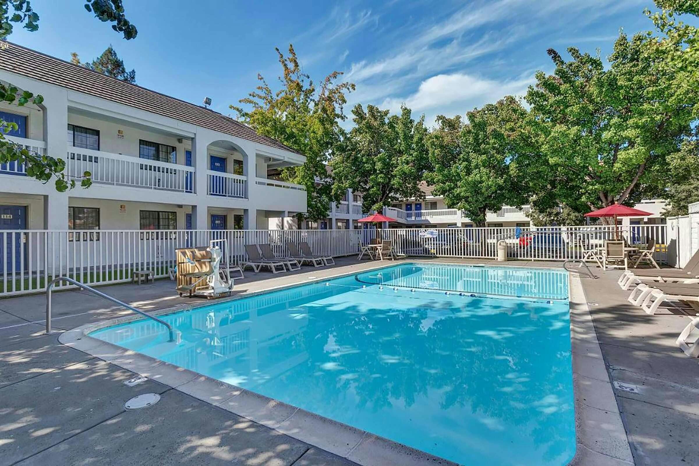 Super 8 by Wyndham Santa Rosa North