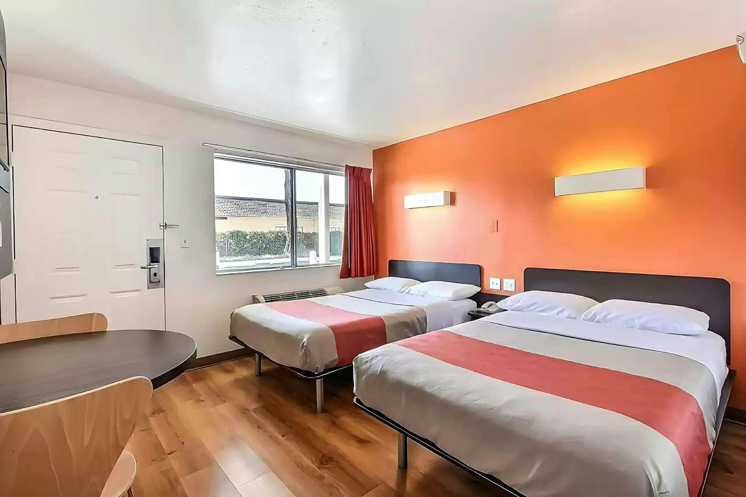 Hotel Super 8 by Wyndham San Jose photo 3