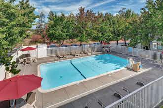 Hotel Super 8 Santa Rosa North photo 1