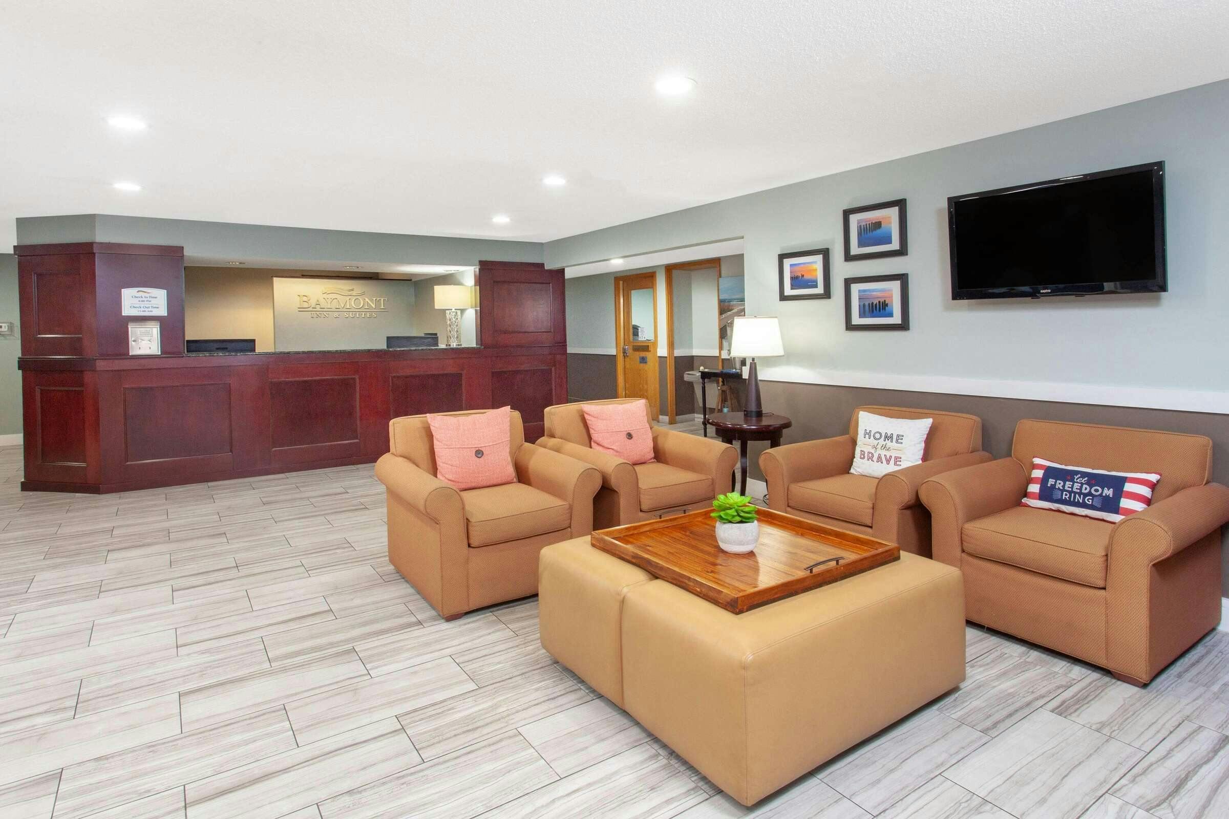 Hotel Baymont by Wyndham Grand Haven photo 1