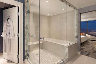 Hotel Fontainebleau Las Vegas, MICHELIN Key Award Hotel photo 3