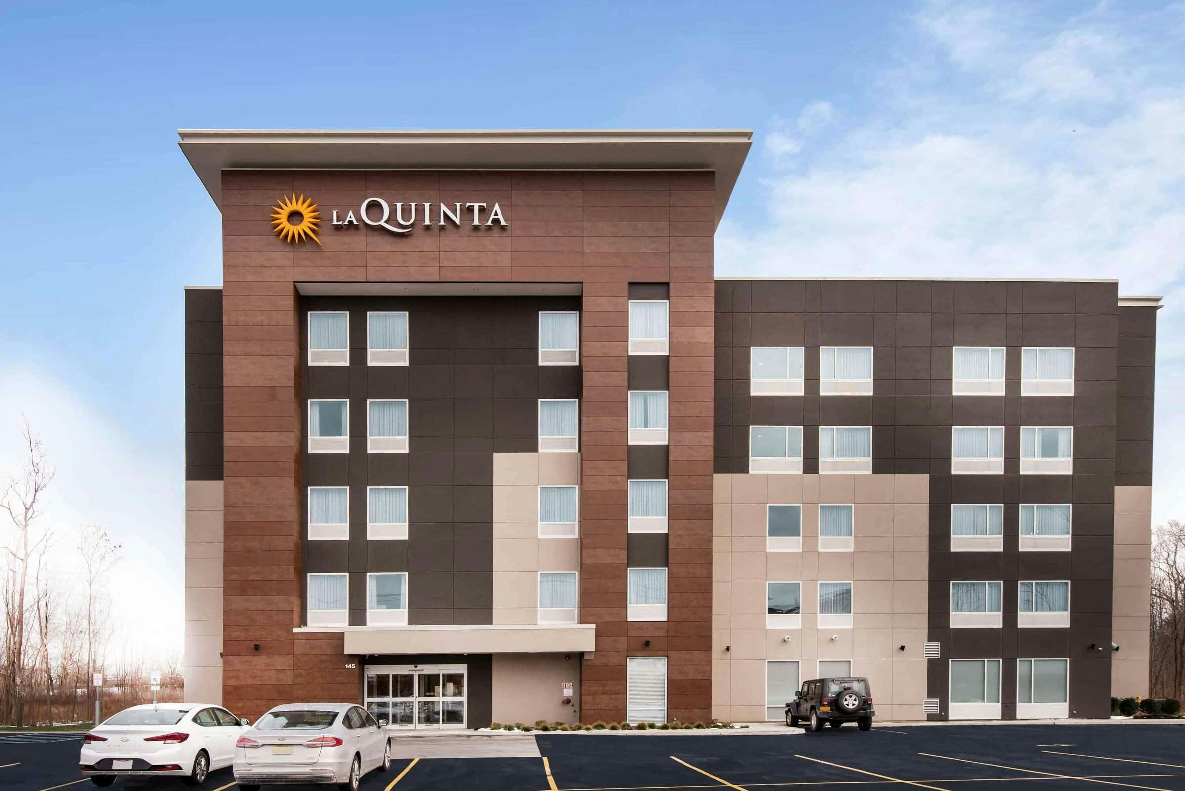 Hotel La Quinta Inn & Suites by Wyndham Buffalo Amherst photo 1
