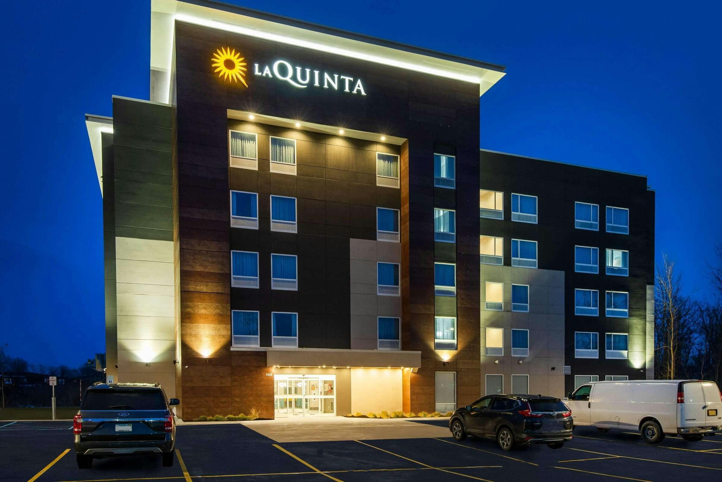 Hotel La Quinta Inn & Suites by Wyndham Buffalo Amherst photo 2
