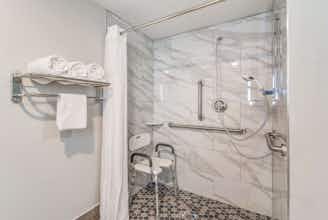 Hotel Clarion Pointe South Boston Danville East photo 3
