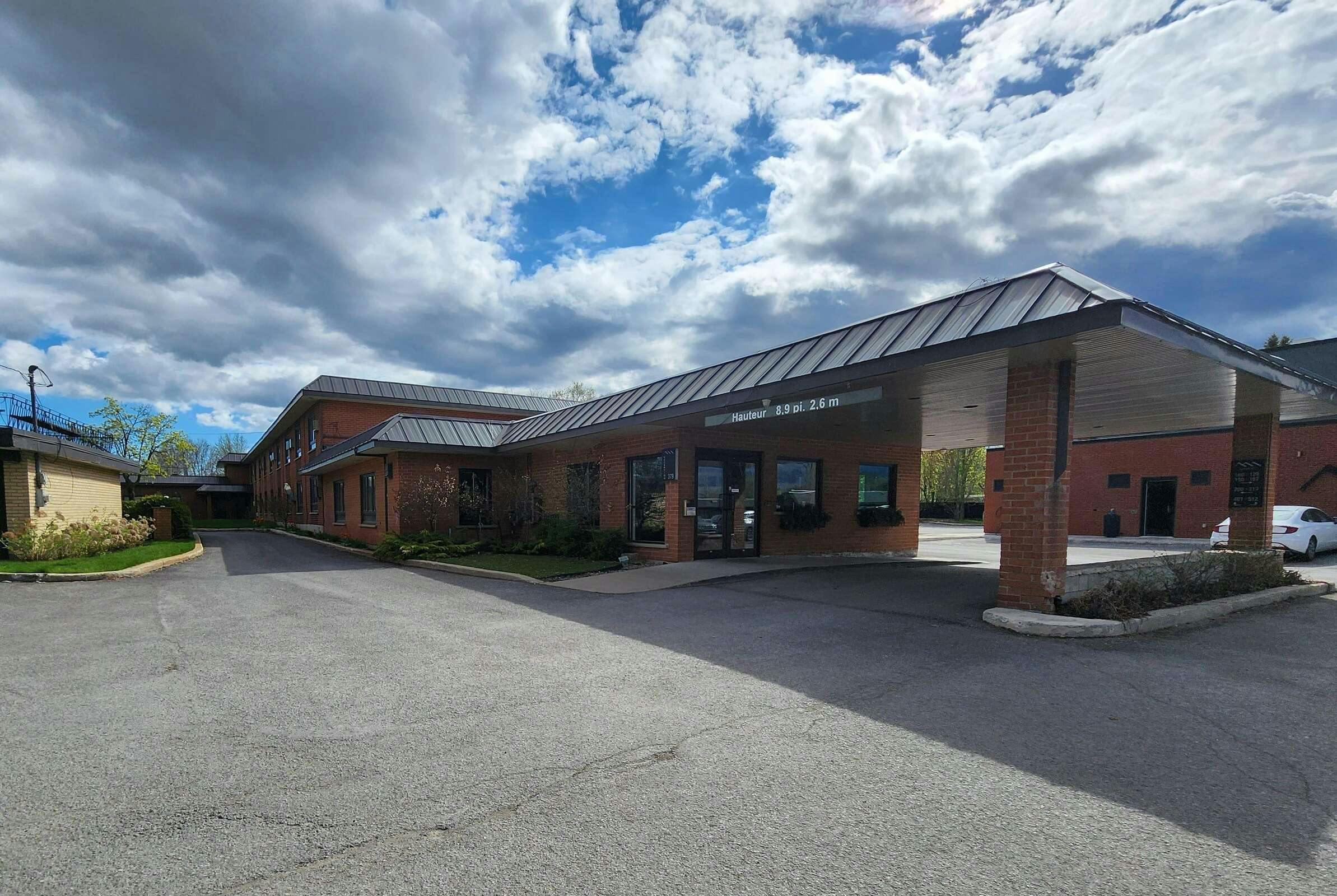 Hotel Ramada by Wyndham Laval photo 1