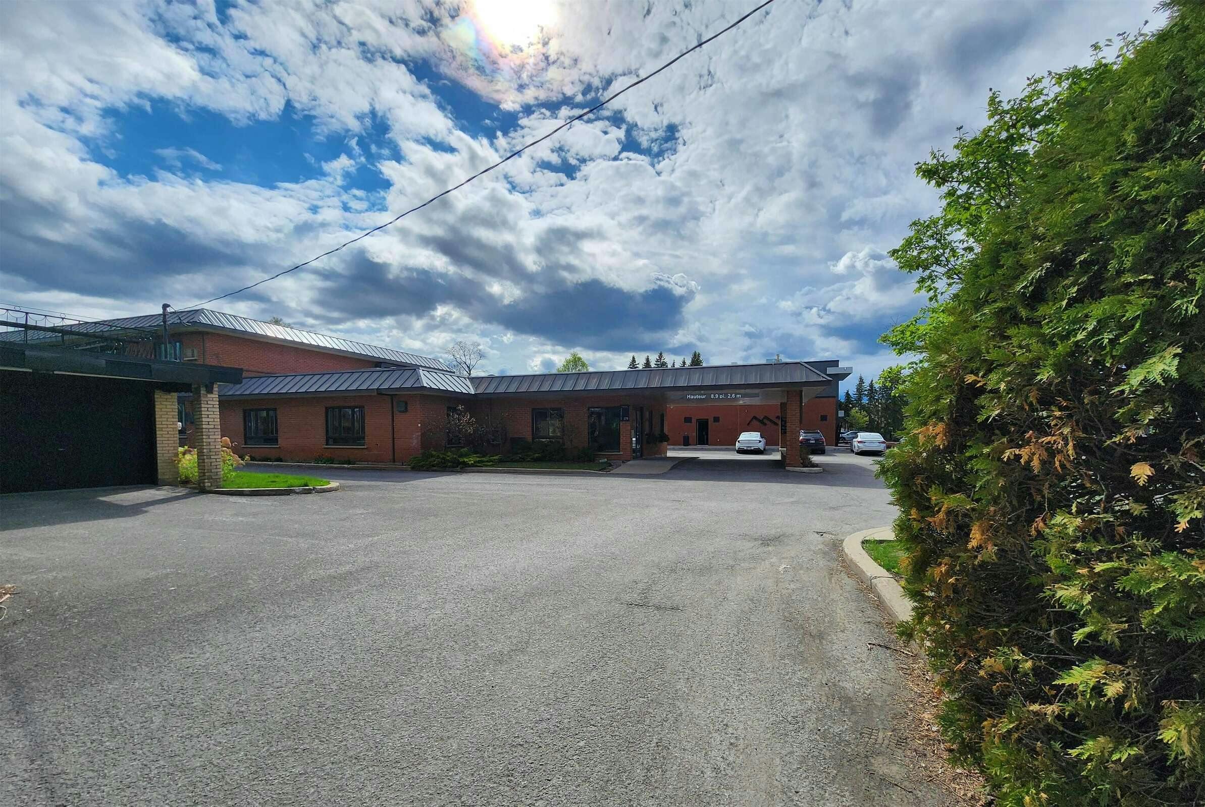 Hotel Ramada by Wyndham Laval photo 2