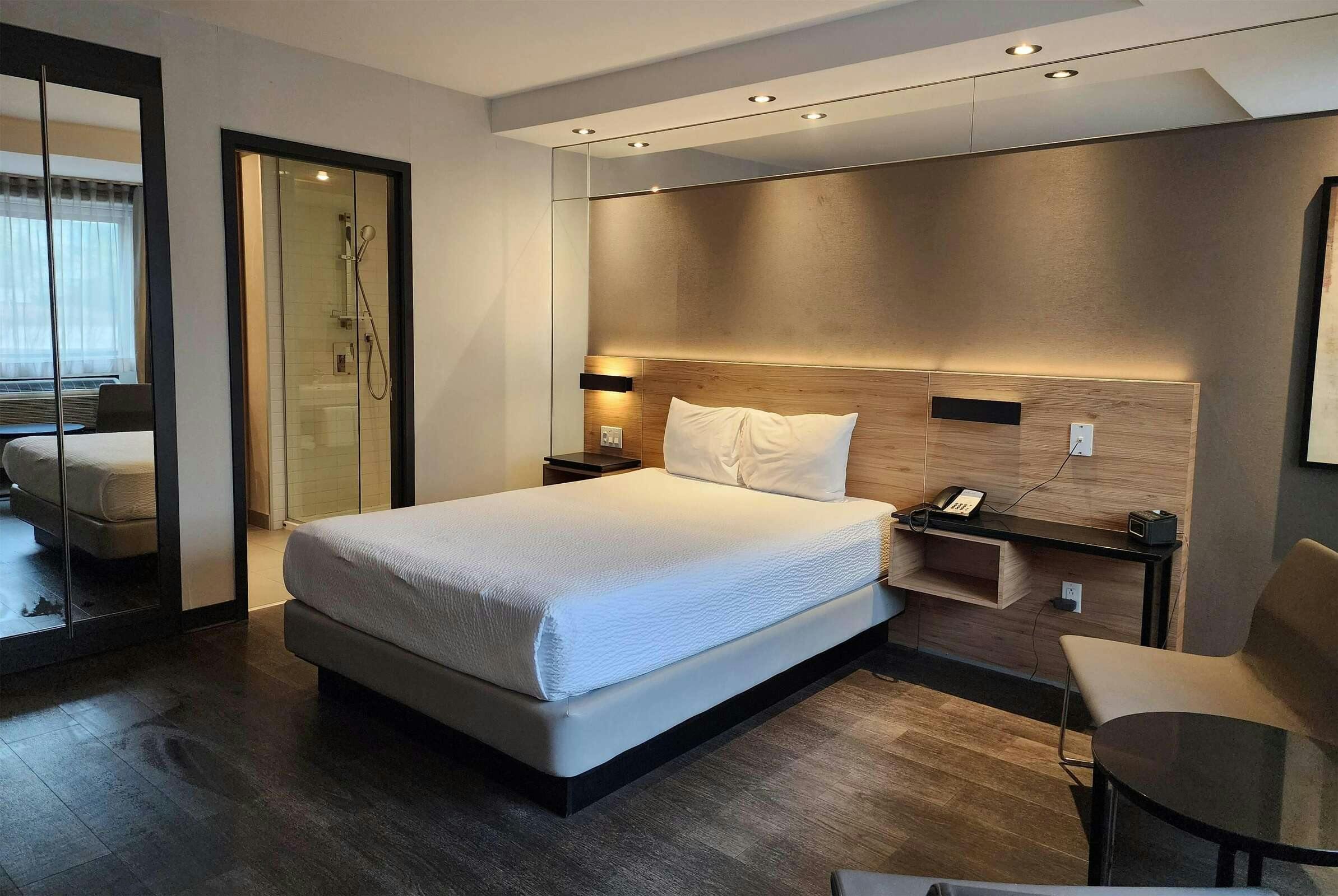 Hotel Ramada by Wyndham Laval photo 3