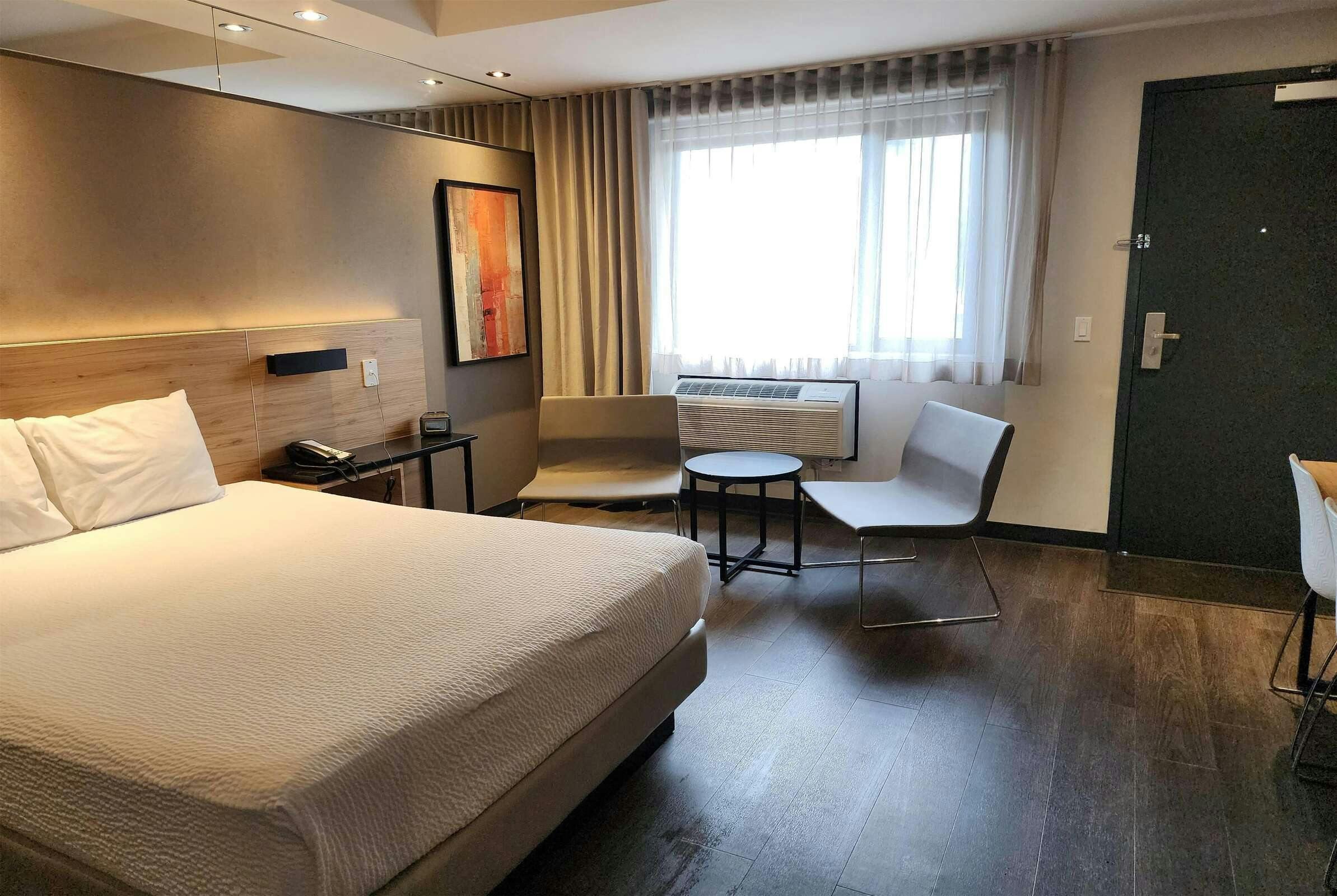 Hotel Ramada by Wyndham Laval photo 4