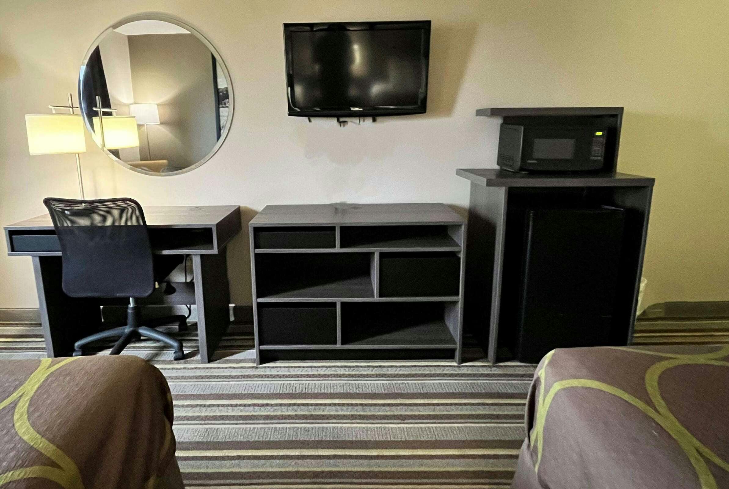 Hotel Super 8 by Wyndham Gas City Marion Area photo 4